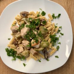 Sahnehähnchen mit Rosenkohl